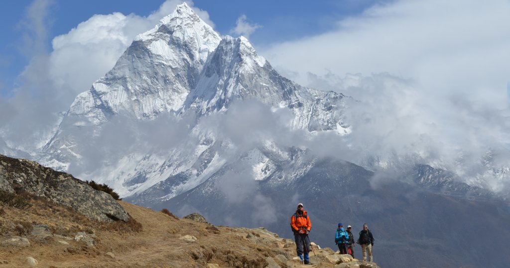 everest base camp trek best season